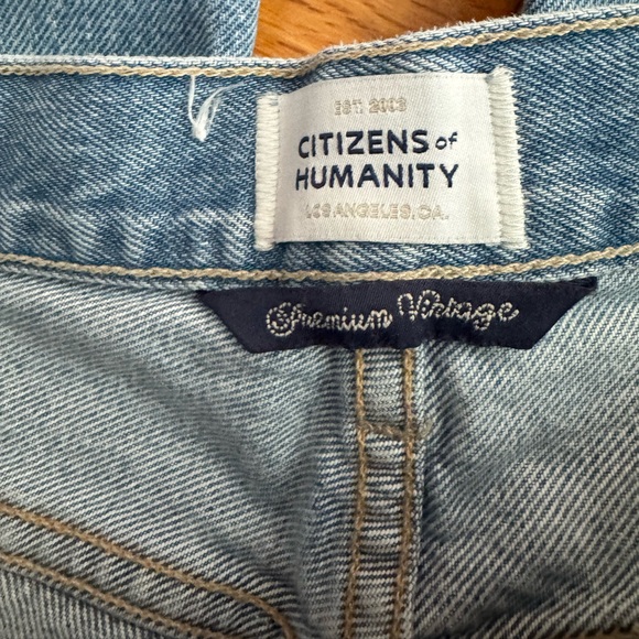 Citizens Of Humanity Light Wash Boyfriend Jeans - Picture 7 of 7